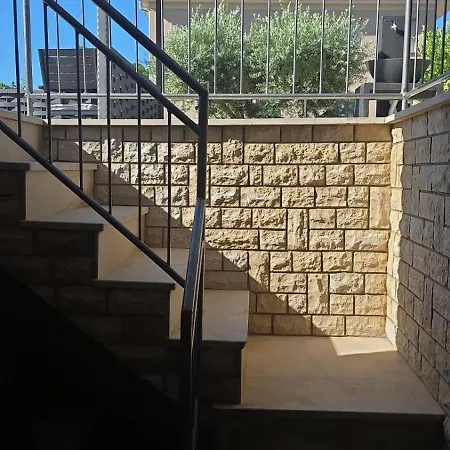 Luka Apartment *